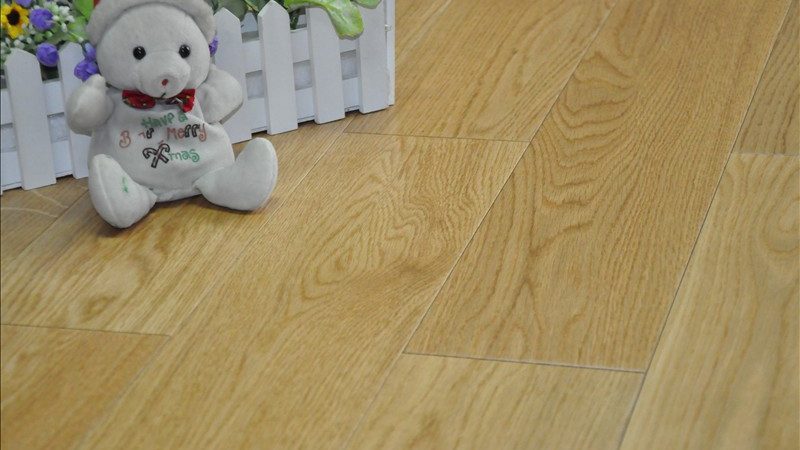 小标题：一、实木门与传统门类的区别